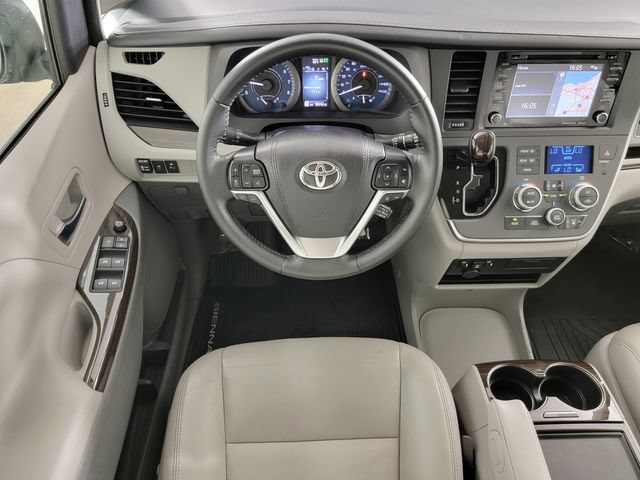 Used 2020 Toyota Sienna XLE w/ XLE Navigation Package AWD/4WD image 24