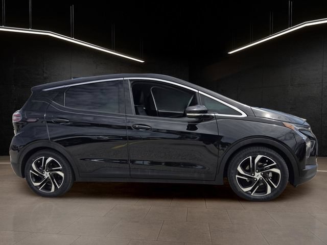 Used 2023 Chevrolet Bolt LT w/ Infotainment Package FWD image 8