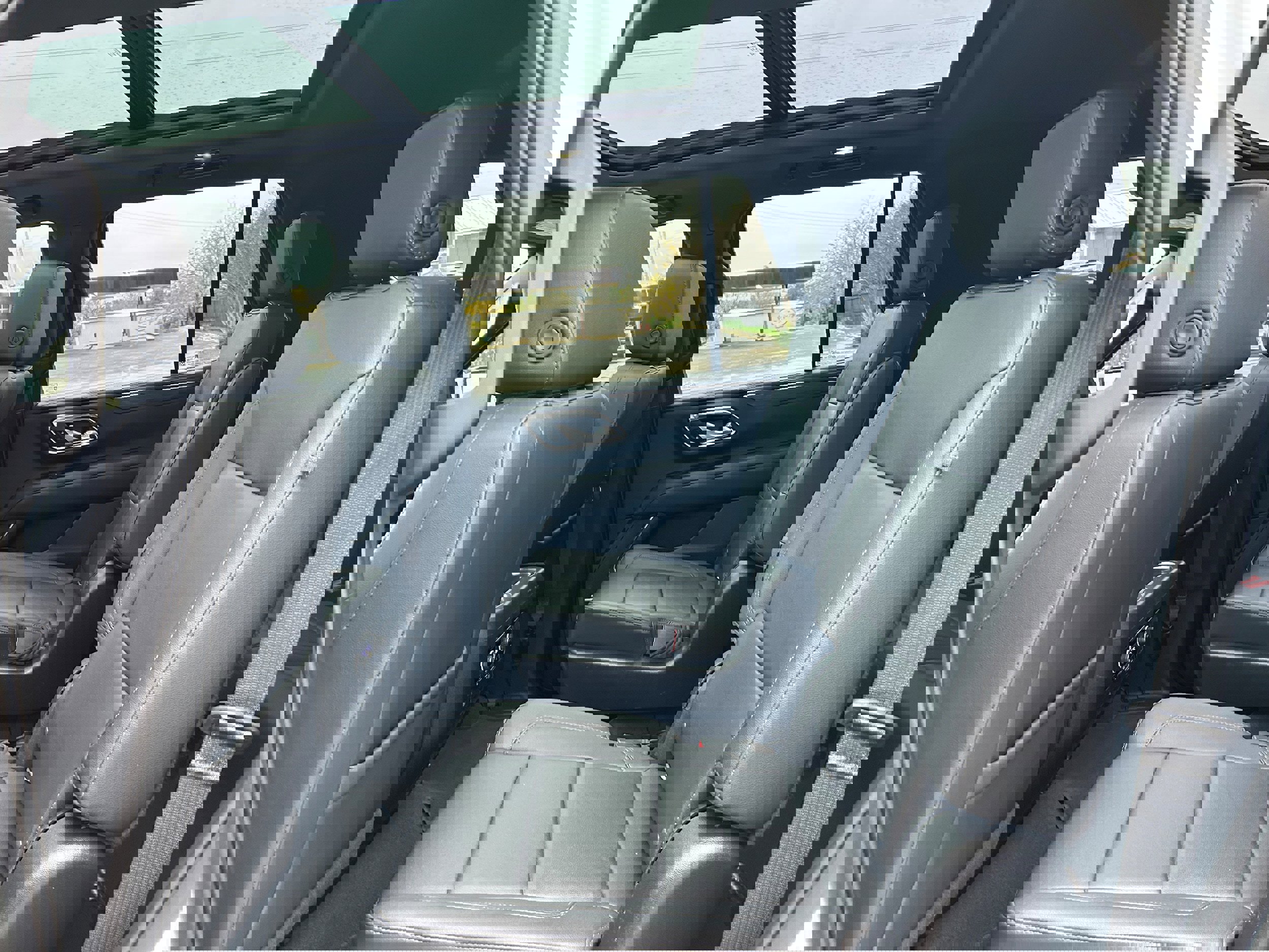 Used 2022 Chevrolet Tahoe Z71 w/ Luxury Package image 28