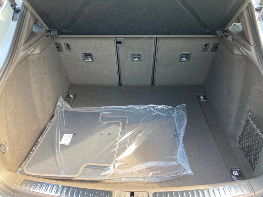 Used 2025 Porsche Macan image 23