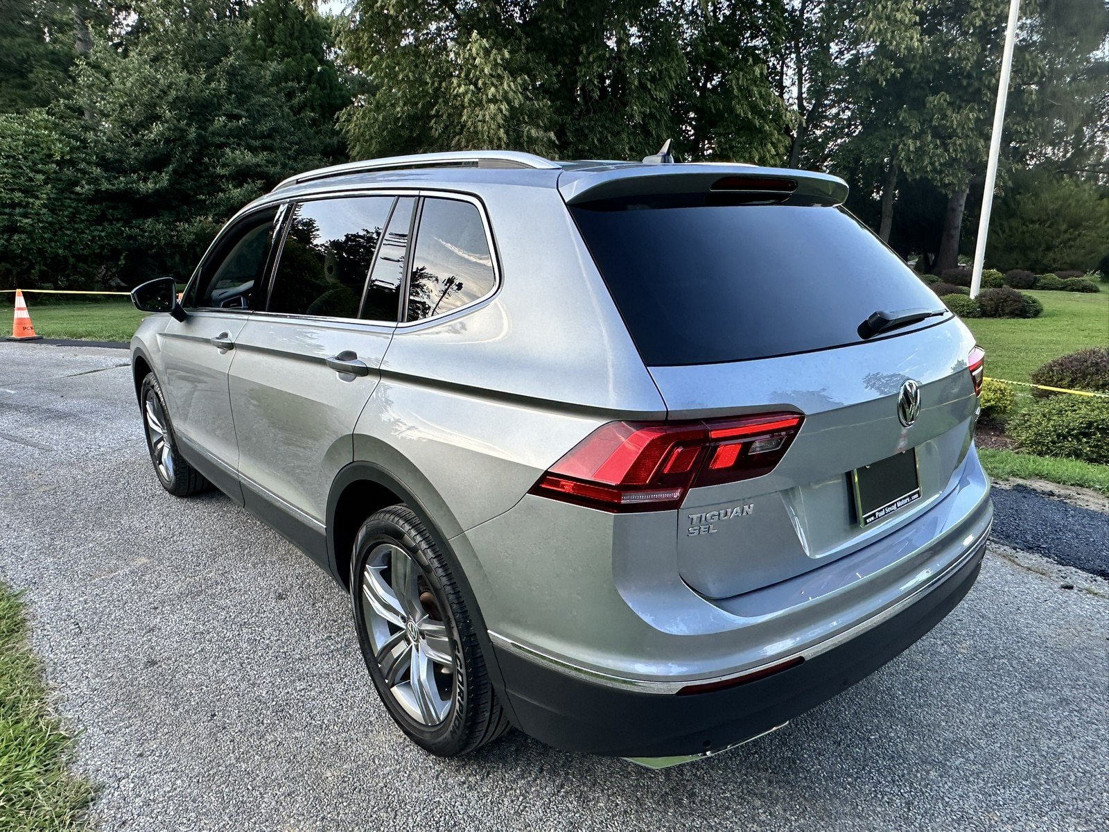 Used 2020 Volkswagen Tiguan SEL AWD/4WD image 8