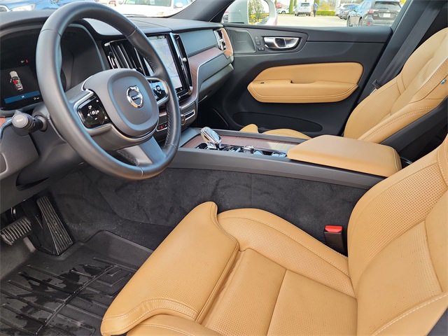 Used 2023 Volvo XC60 B5 Ultimate image 13