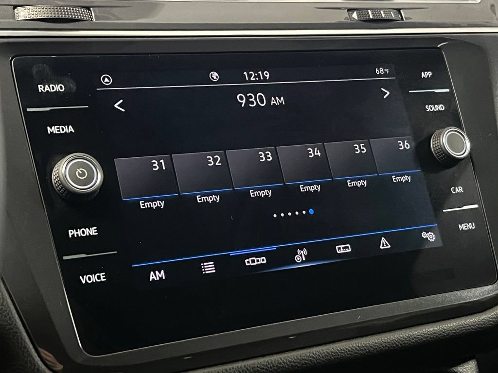 Used 2023 Volkswagen Tiguan SE w/ Panoramic Sunroof Package FWD image 29