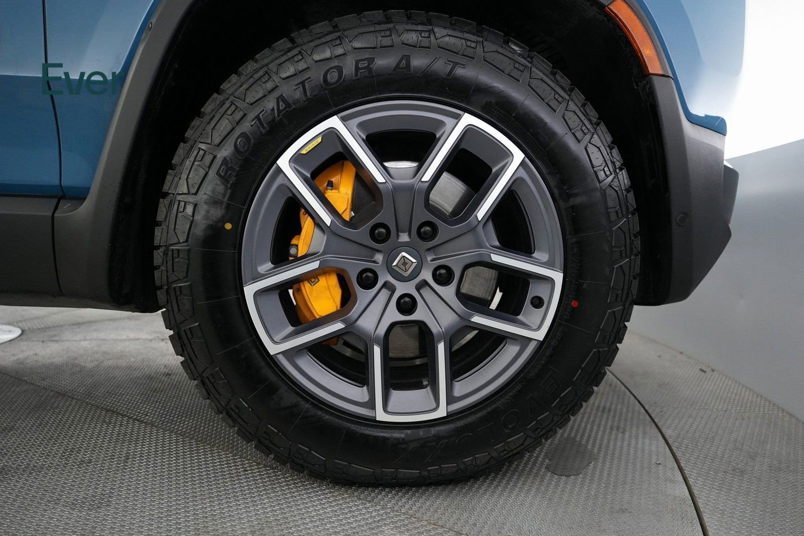 Used 2023 Rivian R1S Adventure image 19