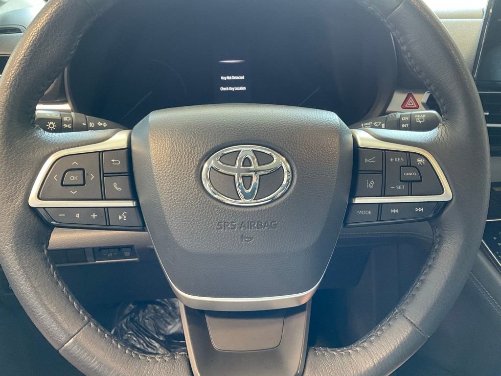 Used 2021 Toyota Sienna XLE w/ XLE Plus Package image 11