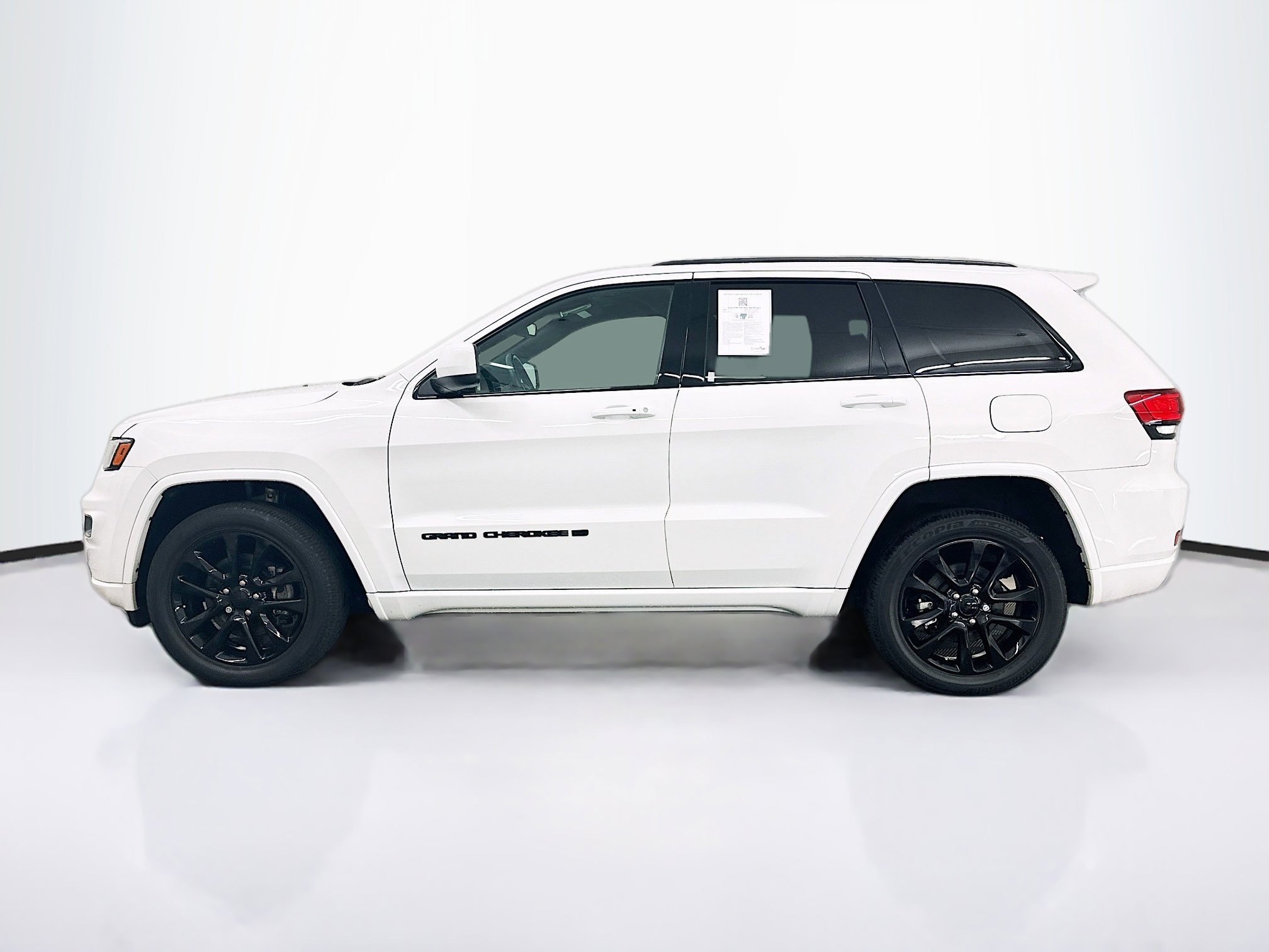 Used 2022 Jeep Grand Cherokee Laredo X image 4