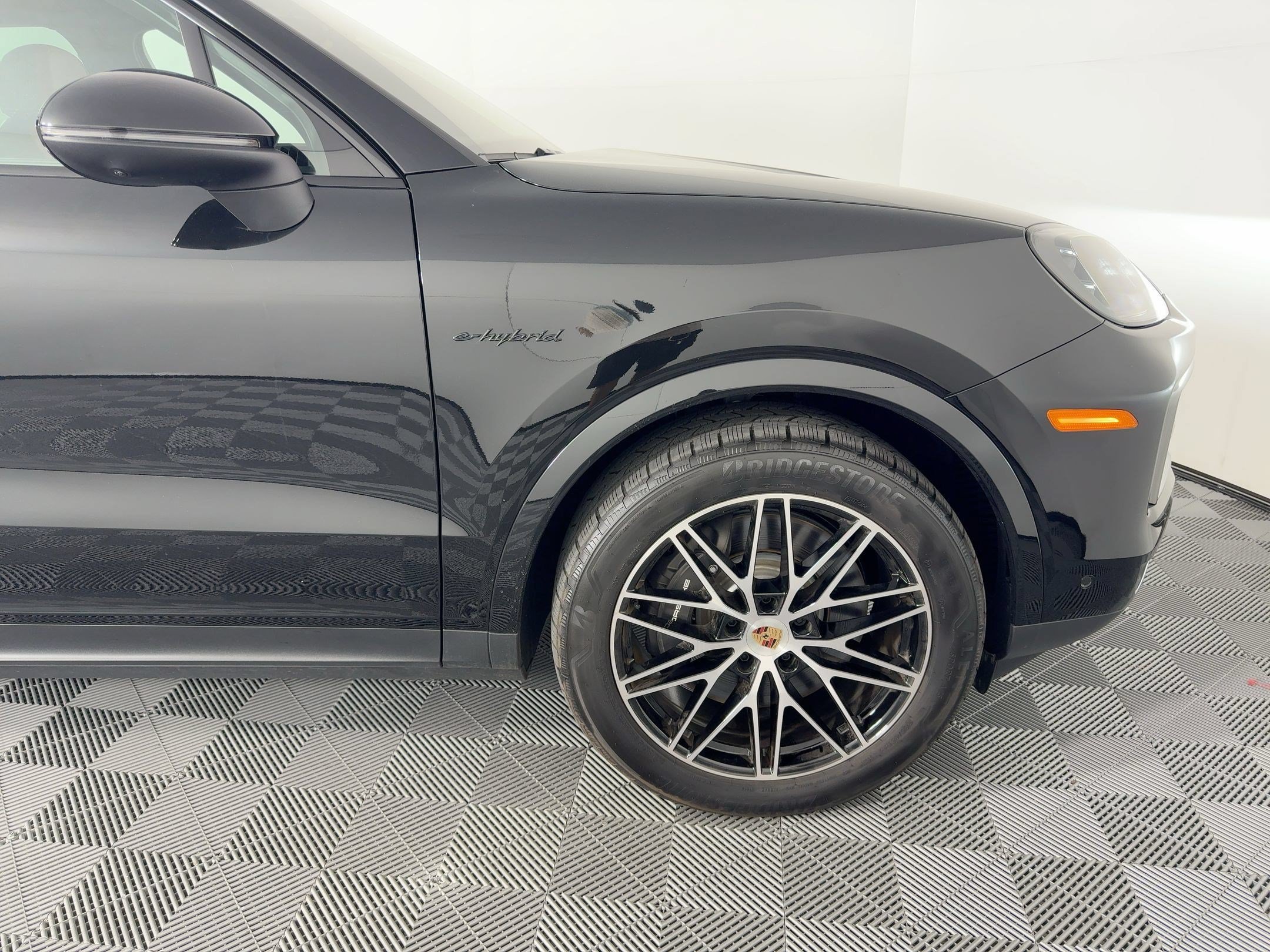 Certified 2025 Porsche Cayenne E-Hybrid AWD/4WD image 13