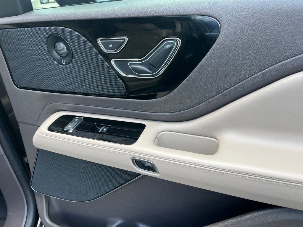Used 2020 Lincoln Aviator Reserve AWD/4WD image 23