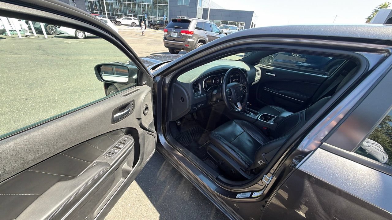 Used 2018 Dodge Charger SXT Plus w/ Quick Order Package 29J RWD image 3