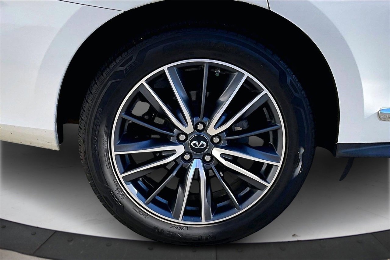 Used 2017 INFINITI QX60 Luxe w/ Deluxe Technology Package image 38