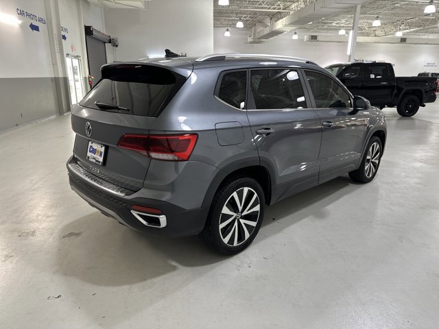 Certified 2022 Volkswagen Taos SE image 9