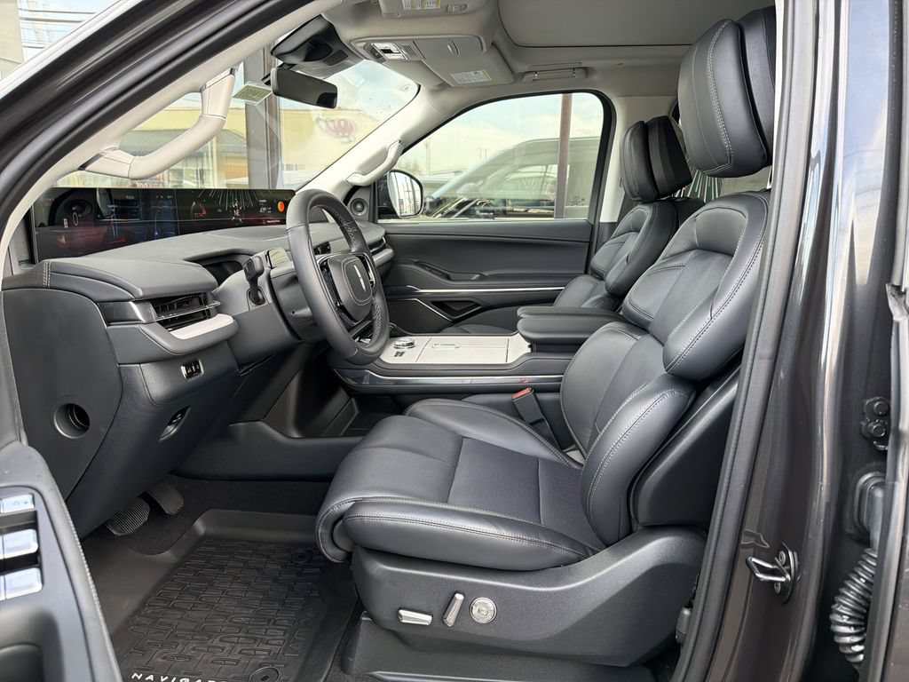 New 2025 Lincoln Navigator L Reserve AWD/4WD image 5