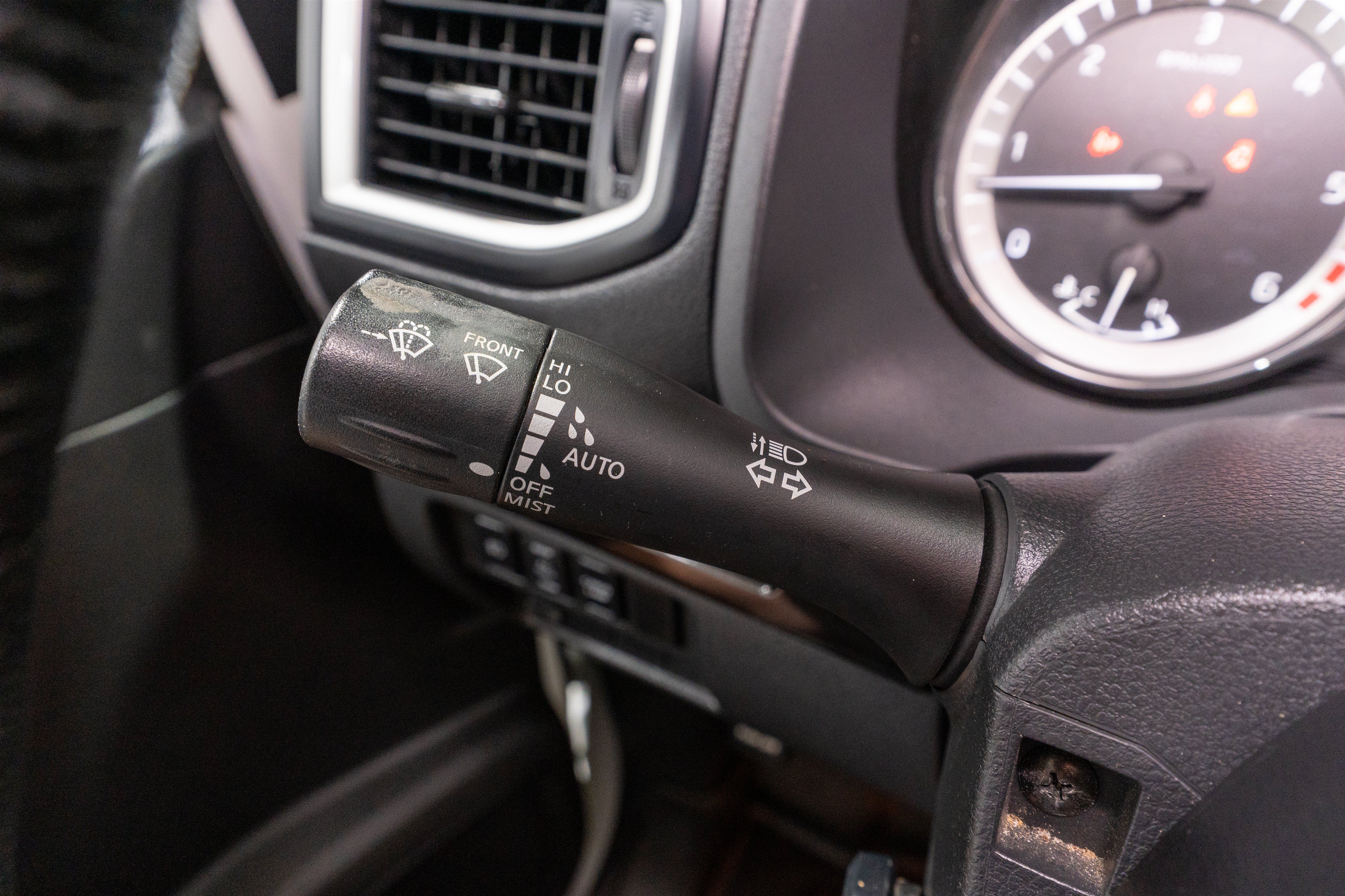 Used 2019 Nissan Titan SL w/ Midnight Edition AWD/4WD image 30