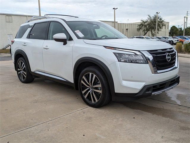 Used 2025 Nissan Pathfinder Platinum w/ Cargo Package image 2