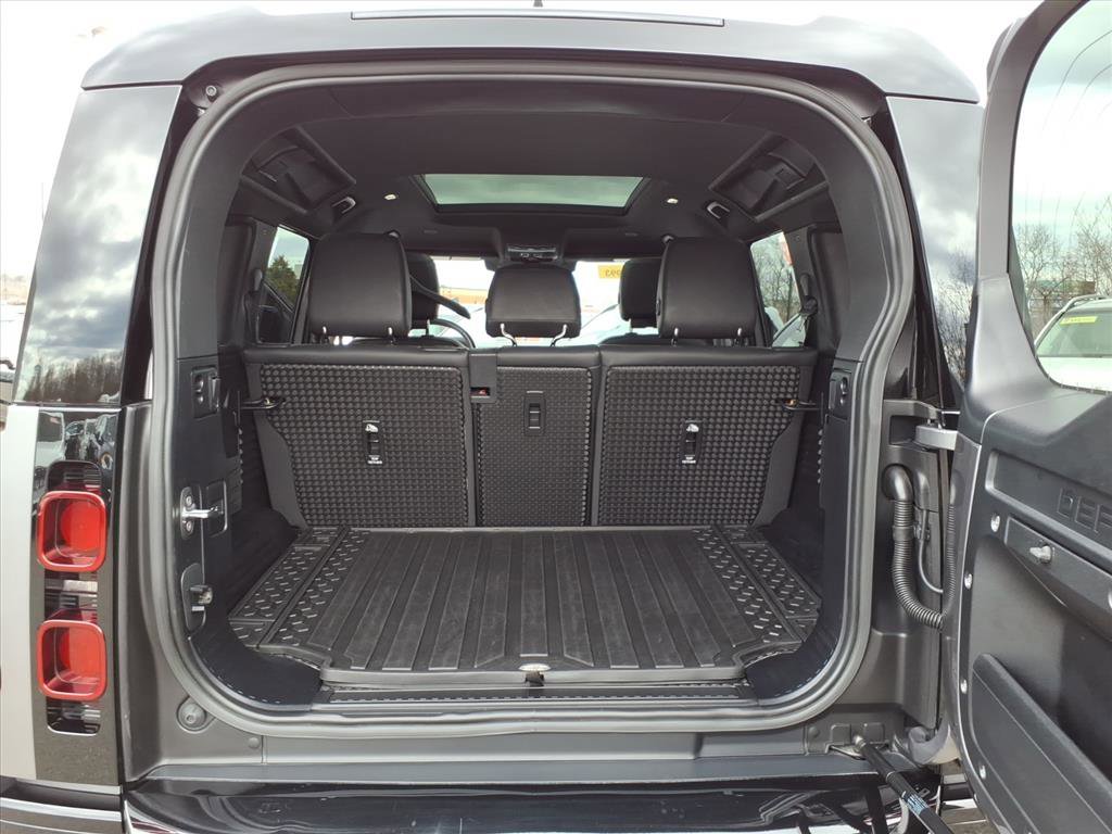 Certified 2023 Land Rover Defender 110 X-Dynamic SE AWD/4WD image 13