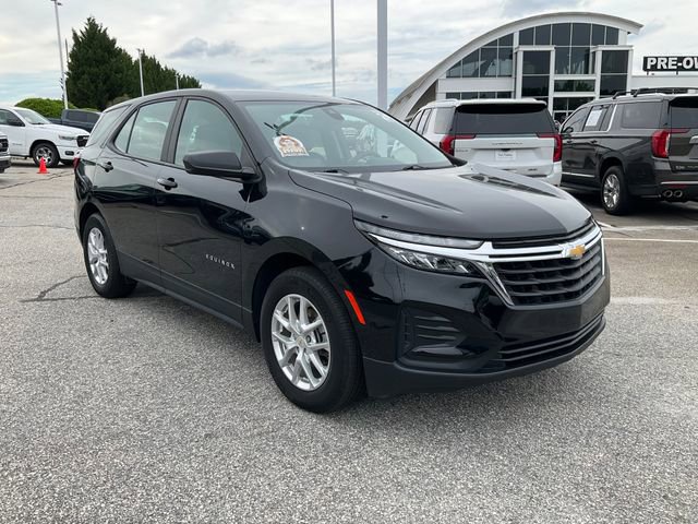Used 2024 Chevrolet Equinox LS w/ Driver Confidence II Package FWD image 3
