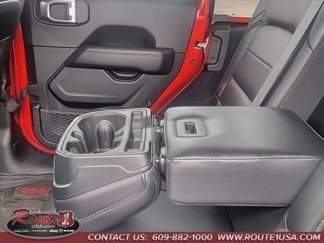 Used 2022 Jeep Wrangler Unlimited Sahara AWD/4WD image 28