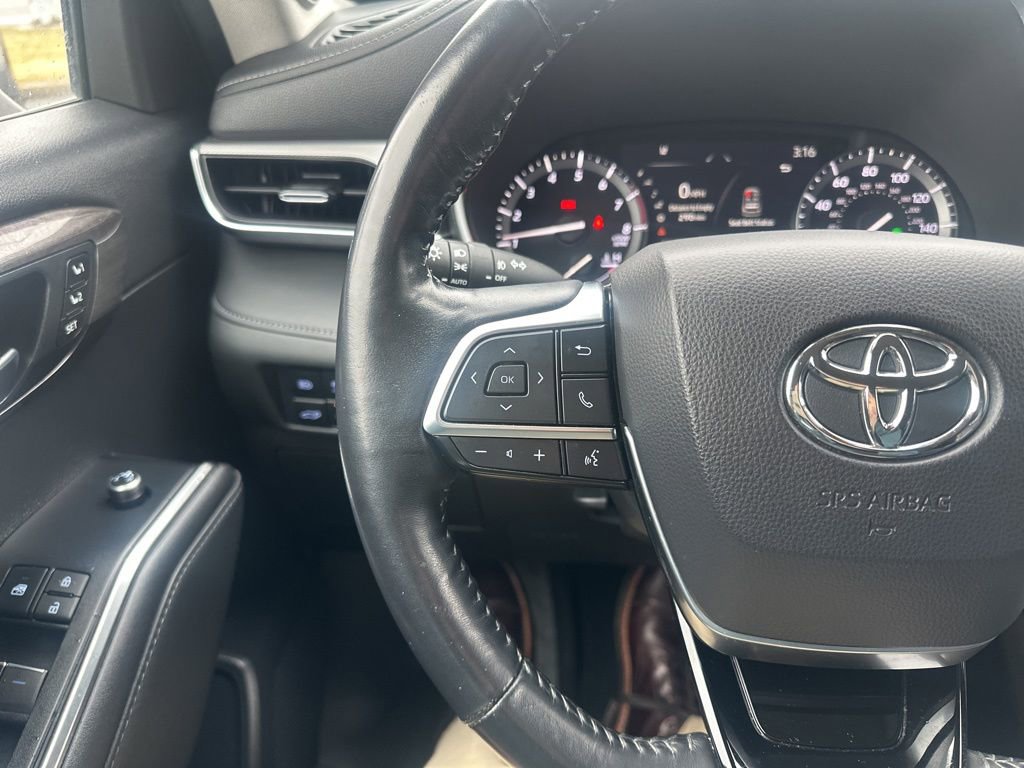 Used 2021 Toyota Highlander Platinum image 17