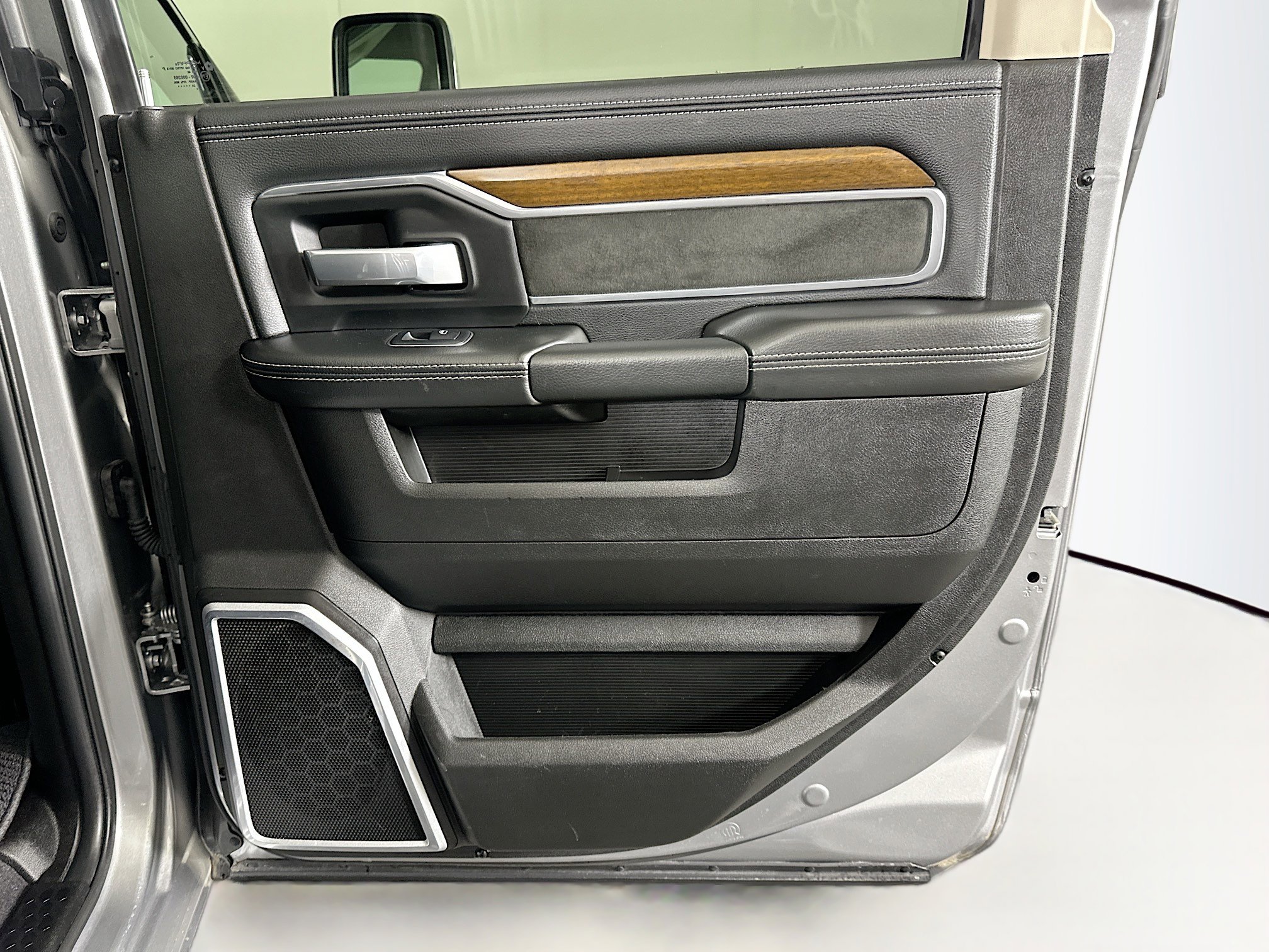 Used 2024 RAM 2500 Laramie image 30