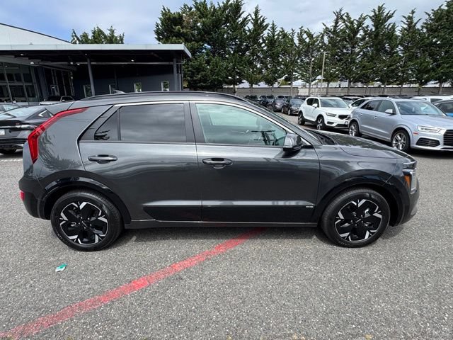 Certified 2024 Kia Niro Wind w/ Wind Preserve Package FWD image 6