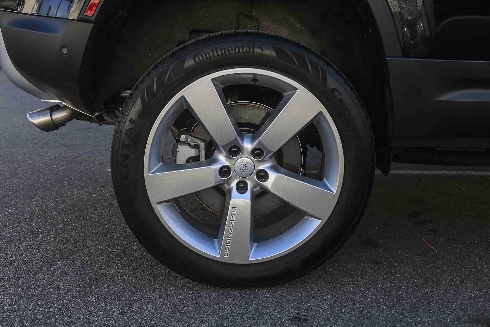 Used 2024 Land Rover Defender 110 SE image 8