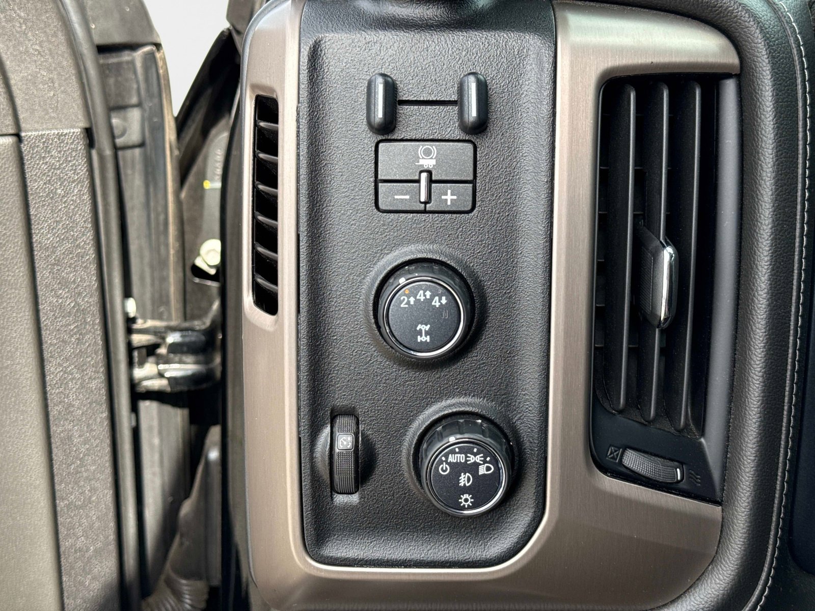 Used 2019 GMC Sierra 2500 Denali w/ Duramax Plus Package AWD/4WD image 31