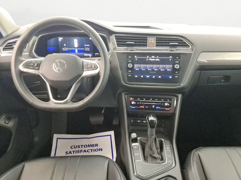 Certified 2022 Volkswagen Tiguan SE image 9