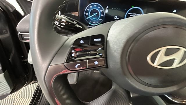 Certified 2025 Hyundai Elantra Limited FWD image 16