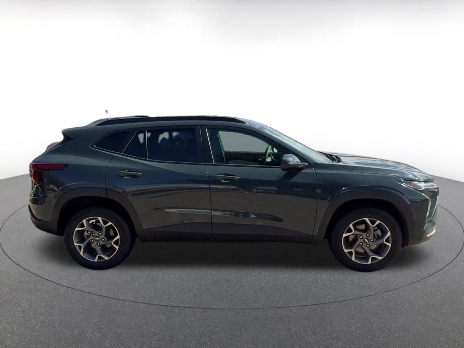 Used 2025 Chevrolet Trax LT image 16