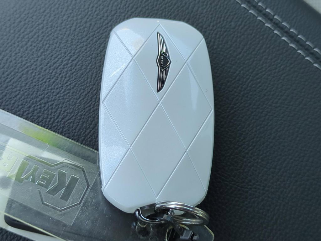 Used 2025 Genesis G70 3.3T Advanced image 11