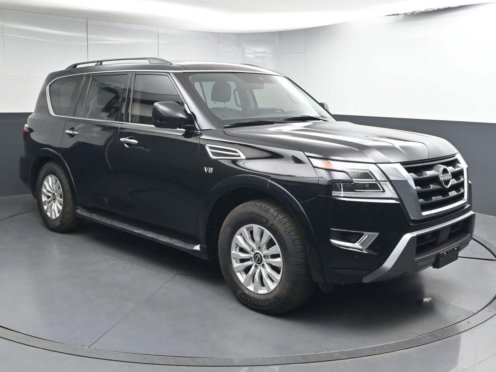 Used 2021 Nissan Armada SV image 1