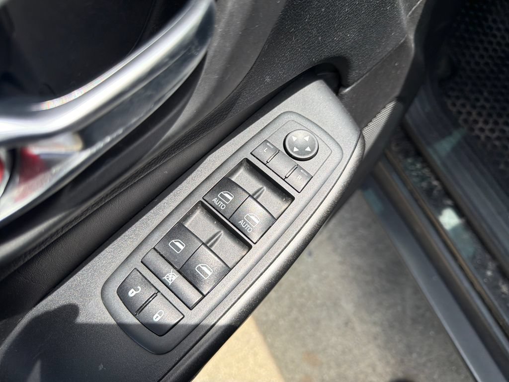 Used 2020 Jeep Cherokee Trailhawk AWD/4WD image 16