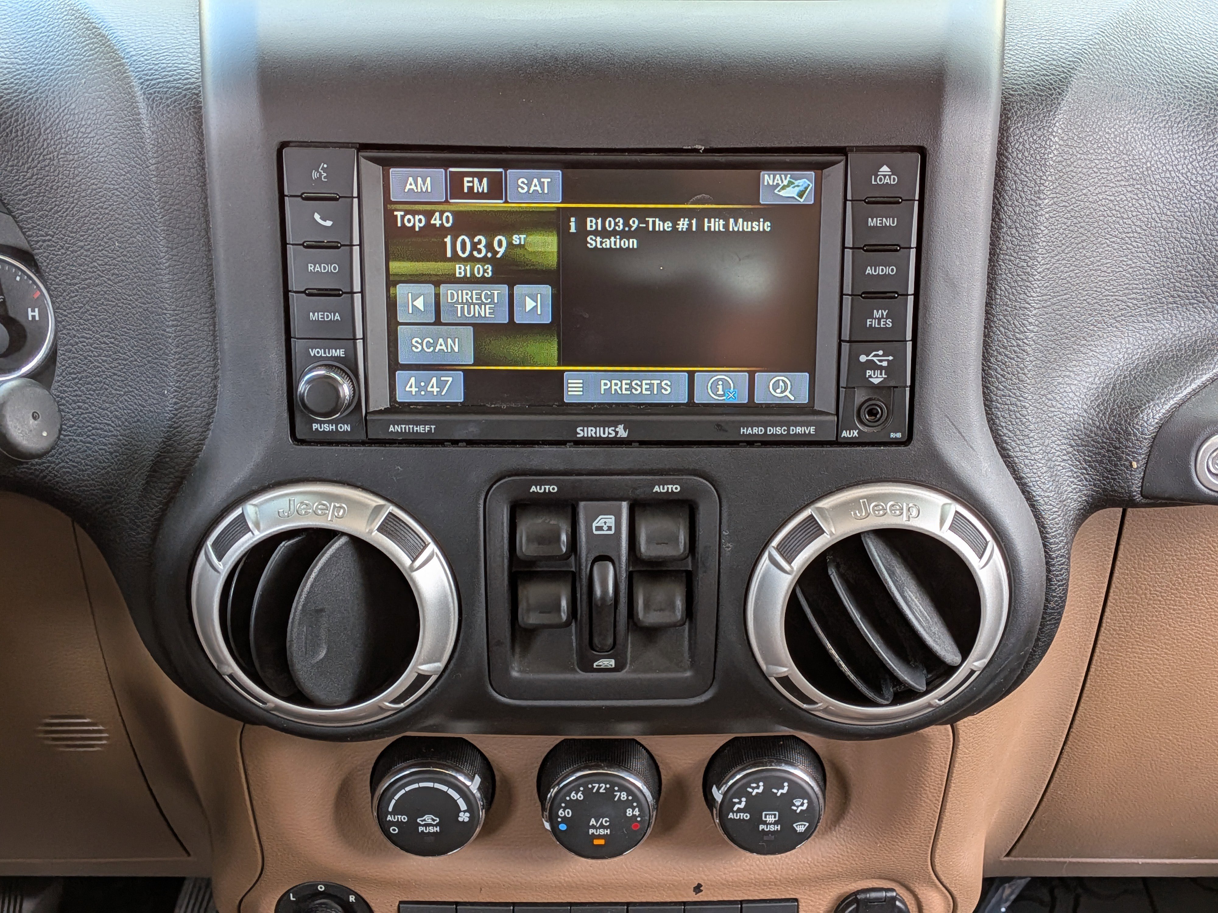 Used 2017 Jeep Wrangler Unlimited Sahara w/ Connectivity Group image 20