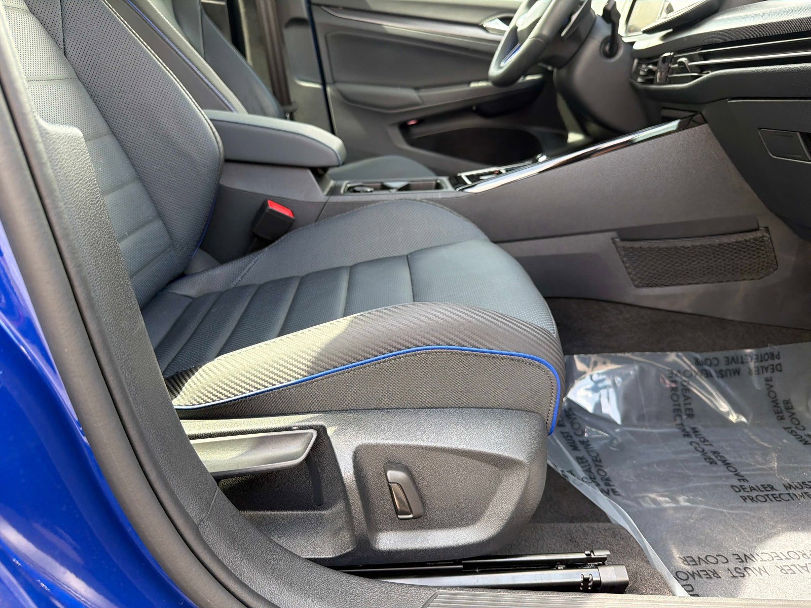 Used 2025 Volkswagen Golf image 25