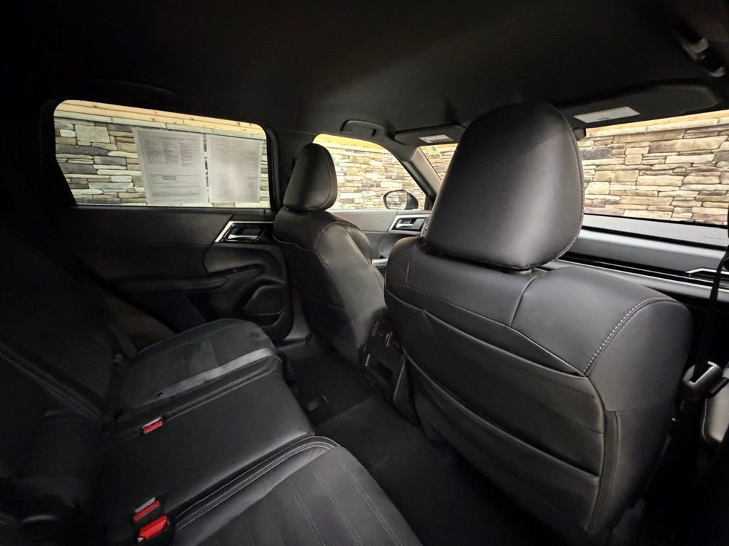 Used 2023 Mitsubishi Outlander SE Black Edition image 30