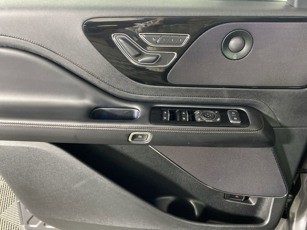 Used 2023 Lincoln Aviator Reserve w/ Equipment Group 201A image 25