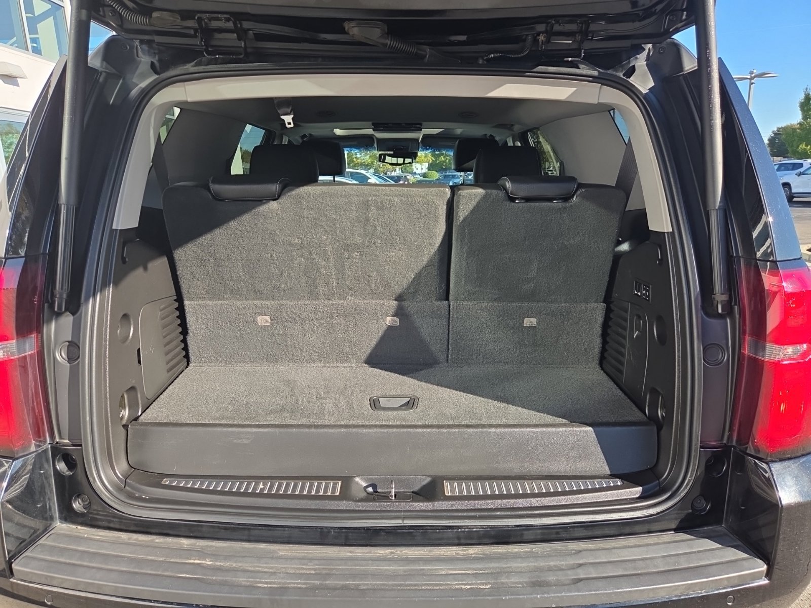 Used 2019 Chevrolet Tahoe Premier AWD/4WD image 12