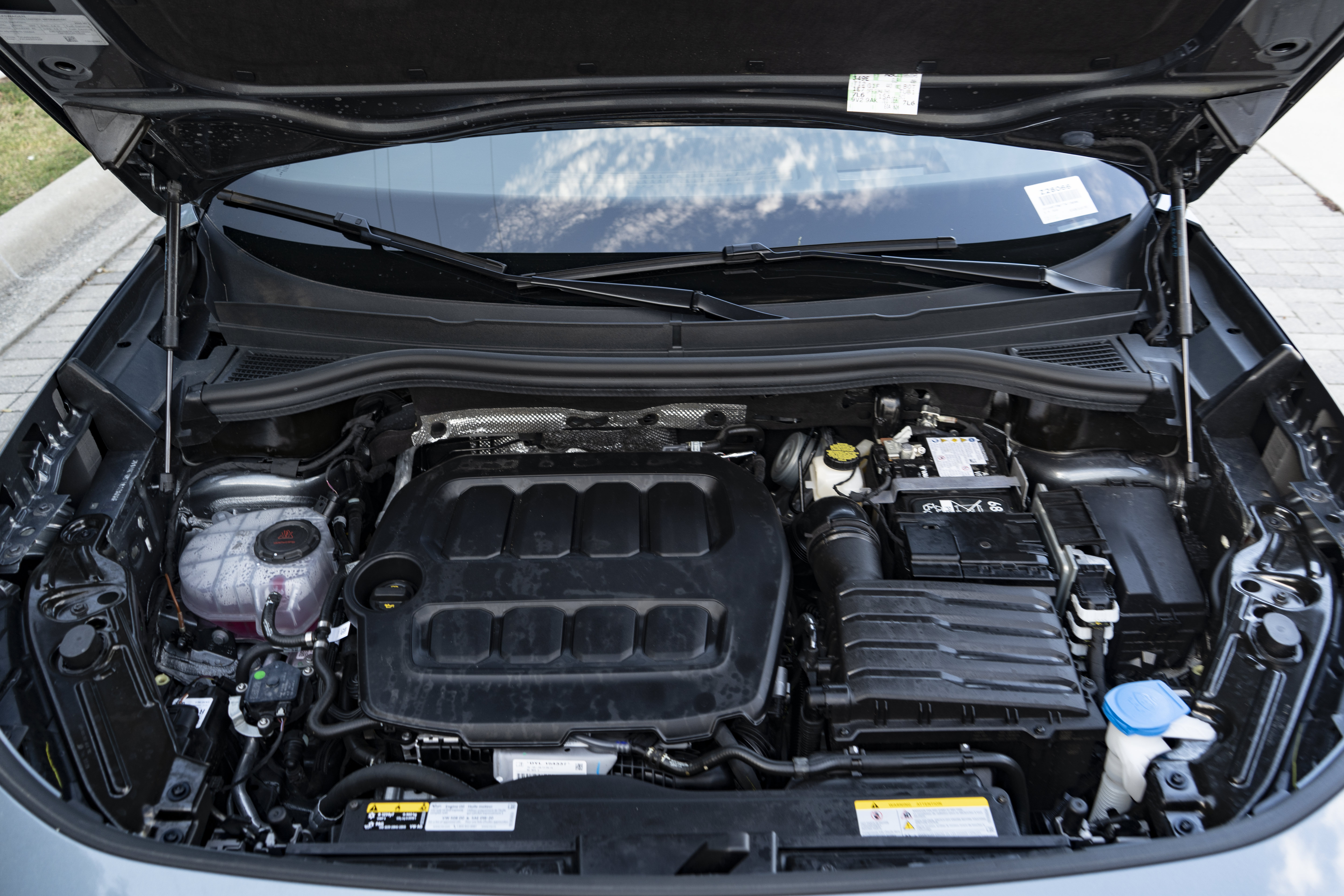 Certified 2026 Volkswagen Tiguan SE R-Line FWD image 39