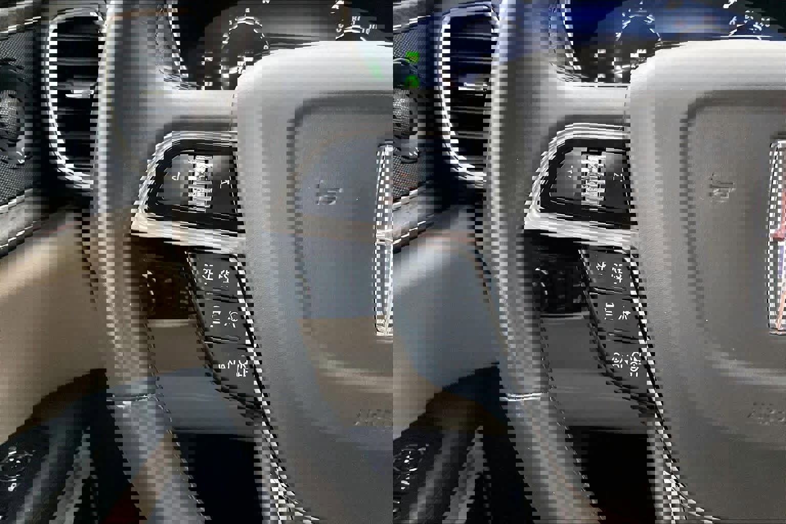 Used 2020 Lincoln Nautilus Reserve image 24