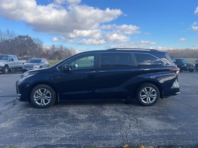 Used 2022 Toyota Sienna XSE image 12