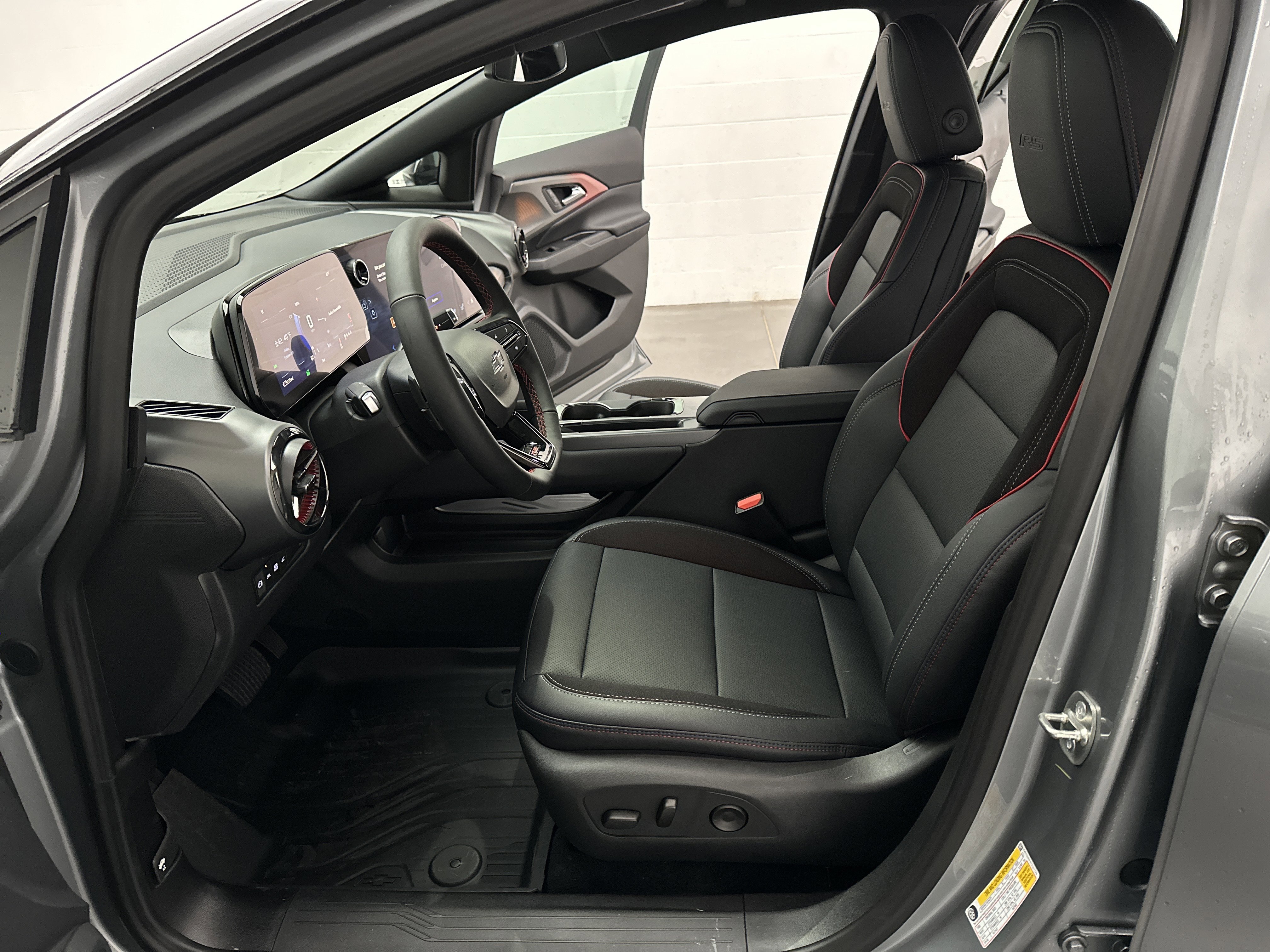 New 2026 Chevrolet Equinox EV RS image 18