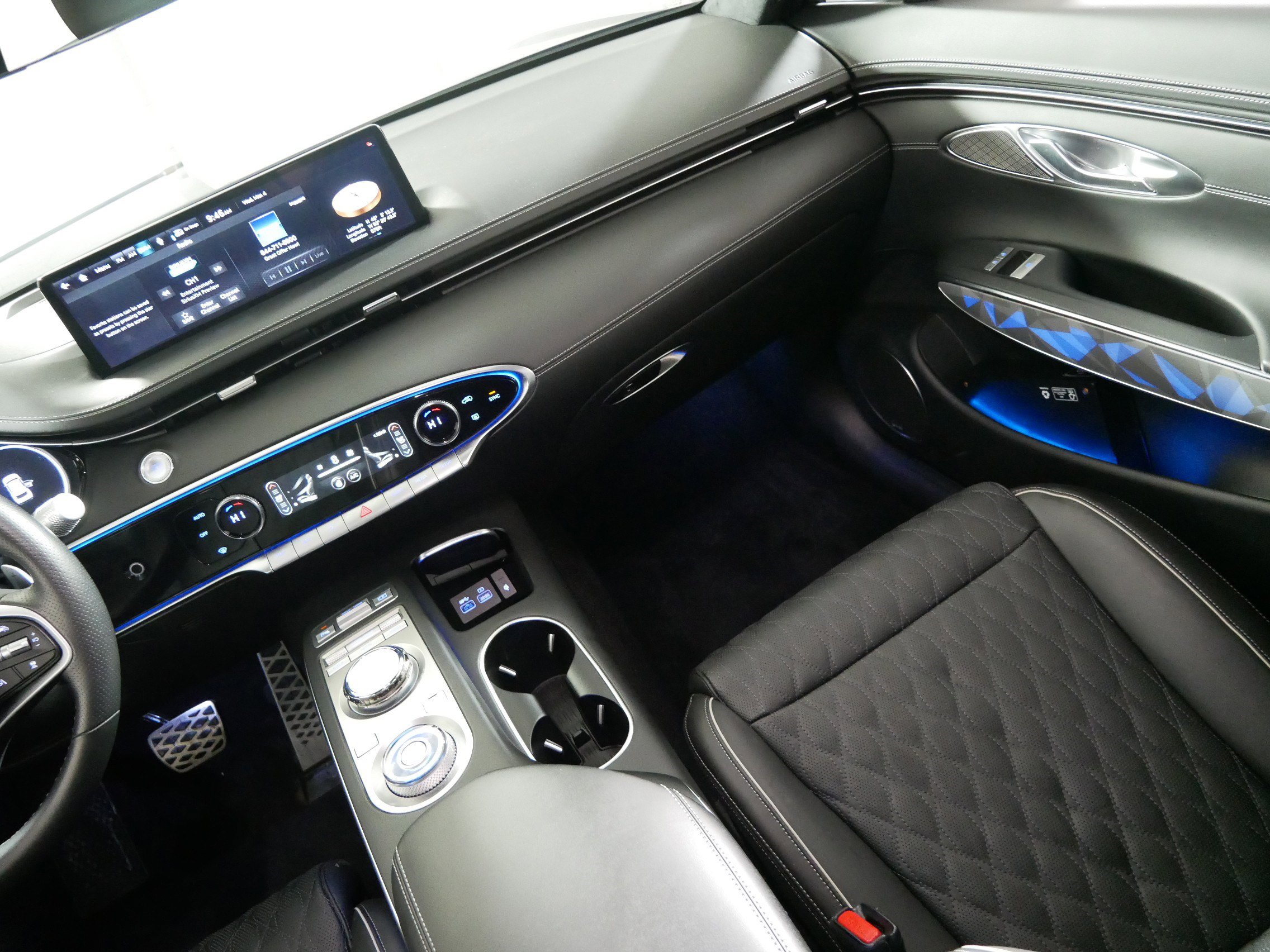 Certified 2025 Genesis GV70 3.5T Sport w/ Sport Advanced Package image 11