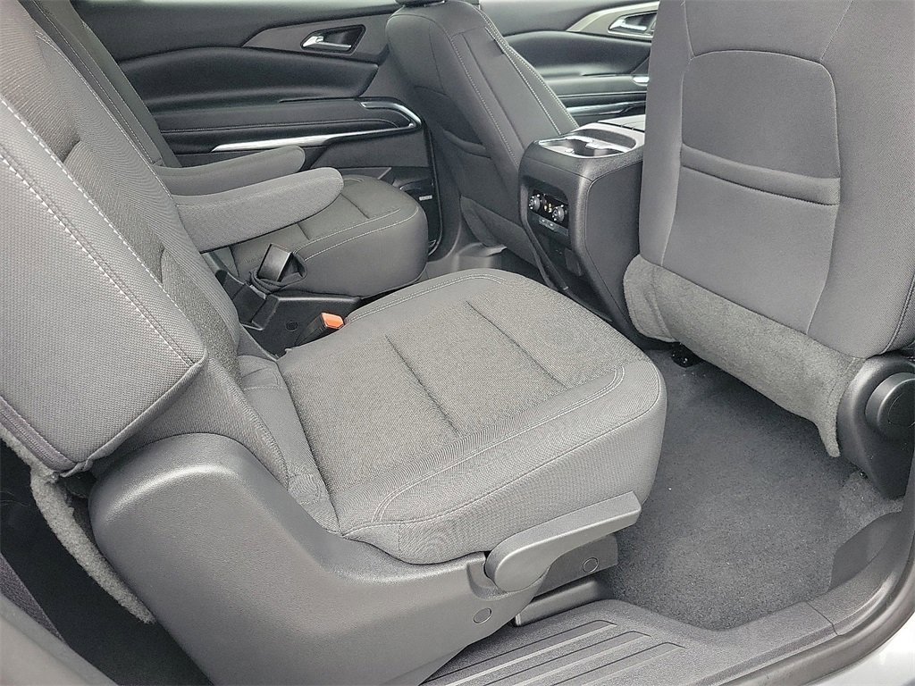 Used 2025 Chevrolet Traverse LT w/ Enhanced Driving Package image 17
