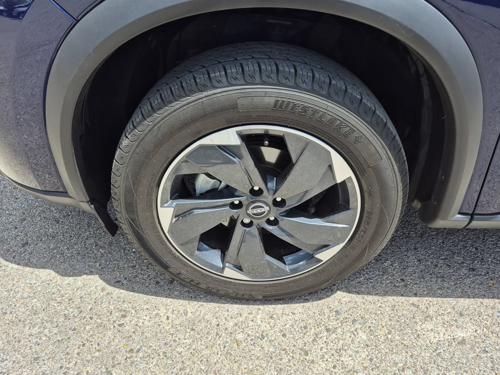 Used 2024 Nissan Rogue SV AWD/4WD image 18