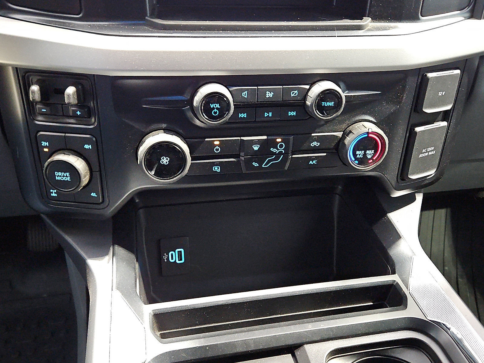 Used 2024 Ford F250 XLT w/ FX4 Off-Road Package AWD/4WD image 13