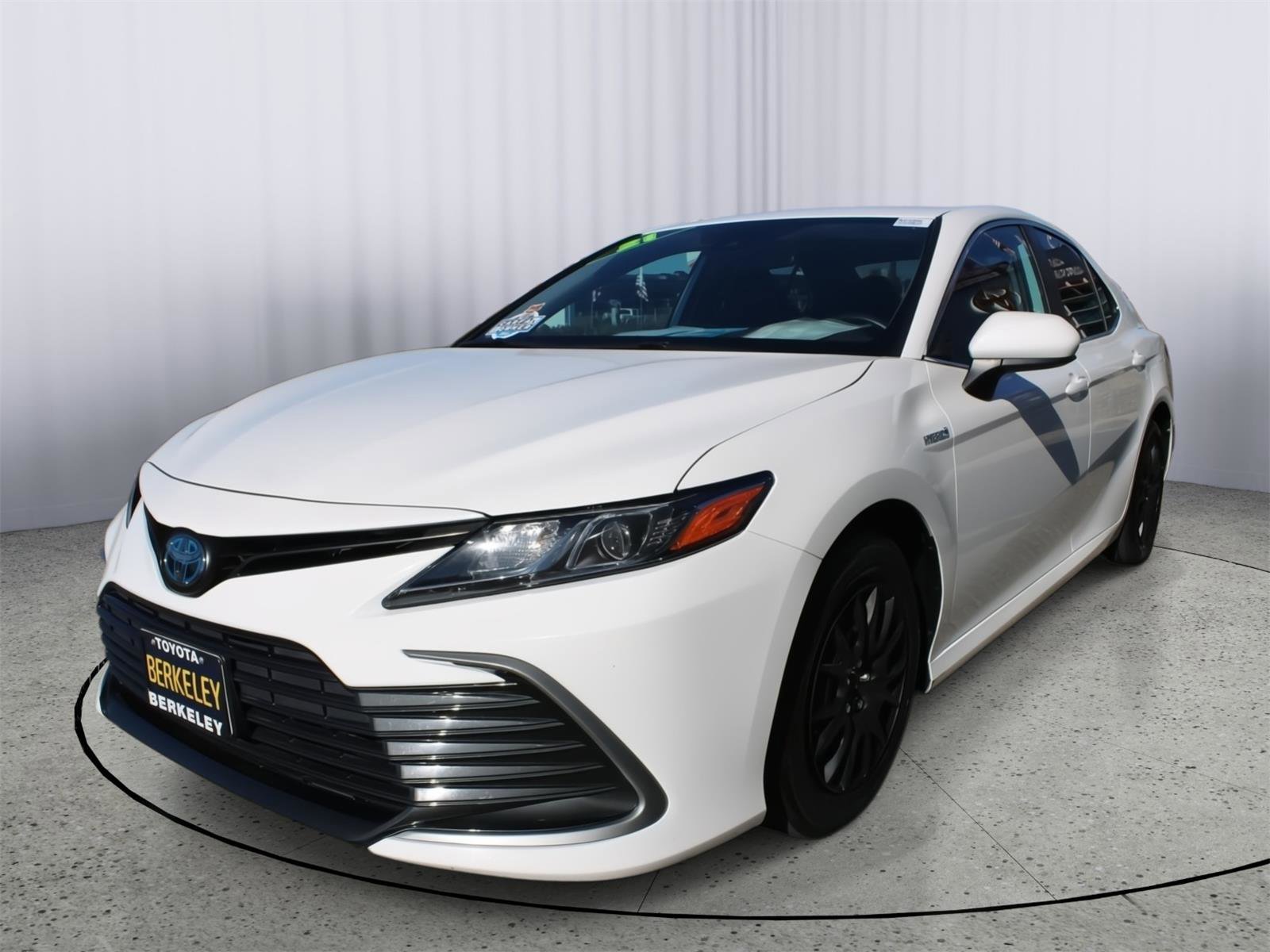 Used 2021 Toyota Camry LE image 4