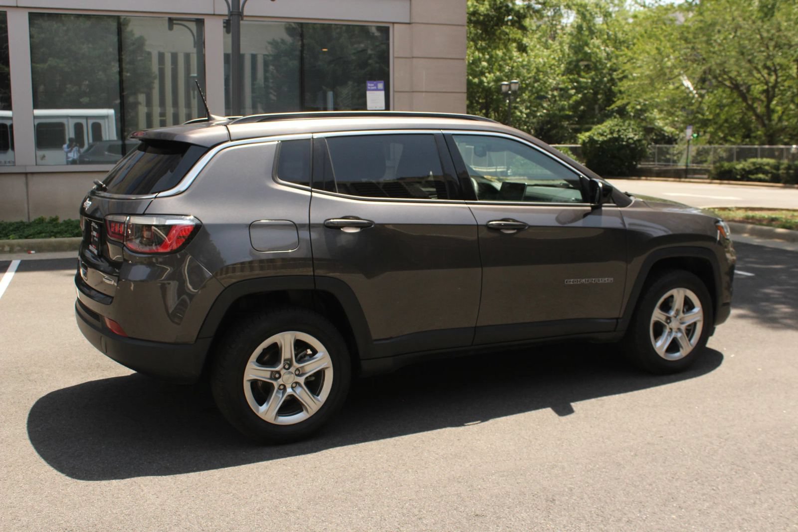 Used 2024 Jeep Compass Latitude AWD/4WD image 7