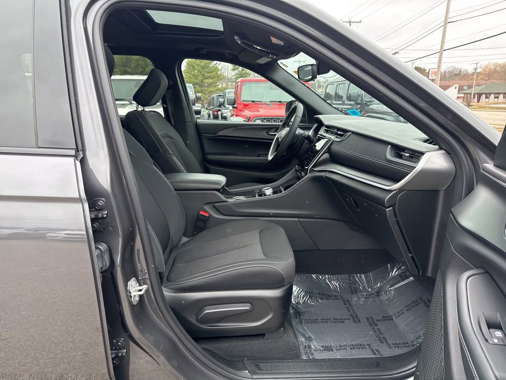 Certified 2025 Jeep Grand Cherokee L Laredo w/ Luxury Tech Group I image 30