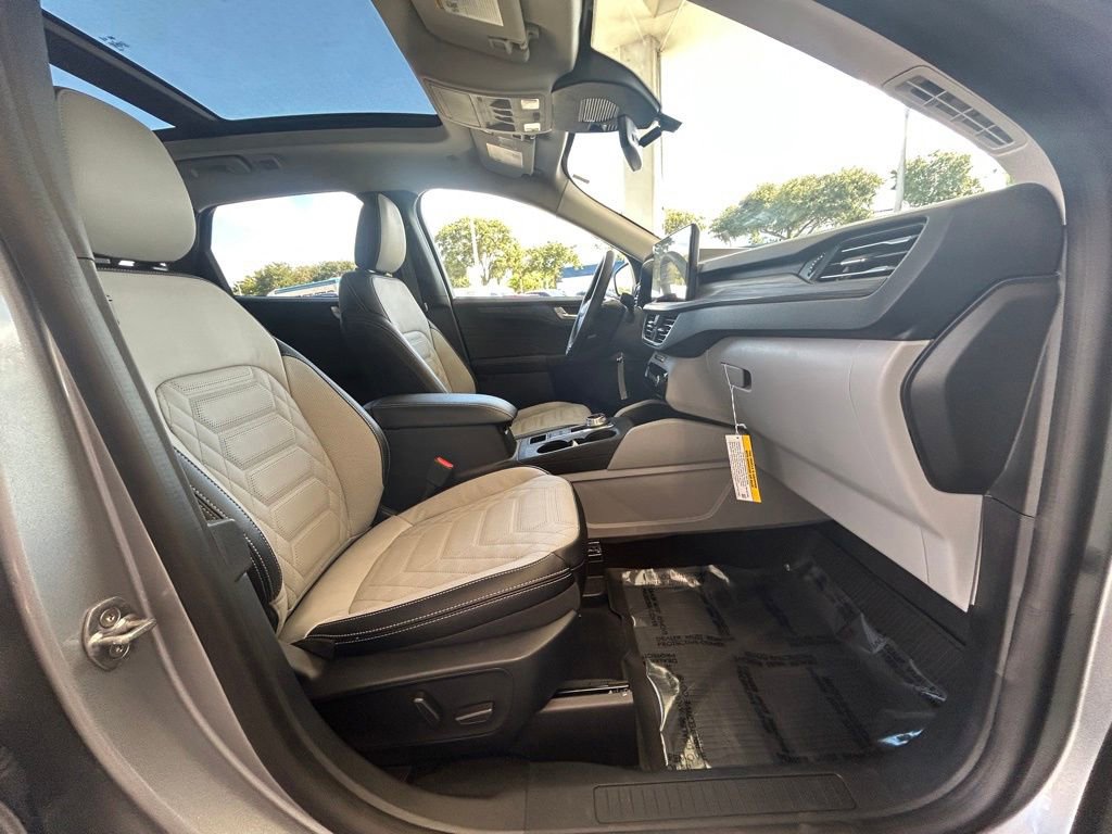 Certified 2024 Ford Escape SE w/ PHEV Premium Package image 26