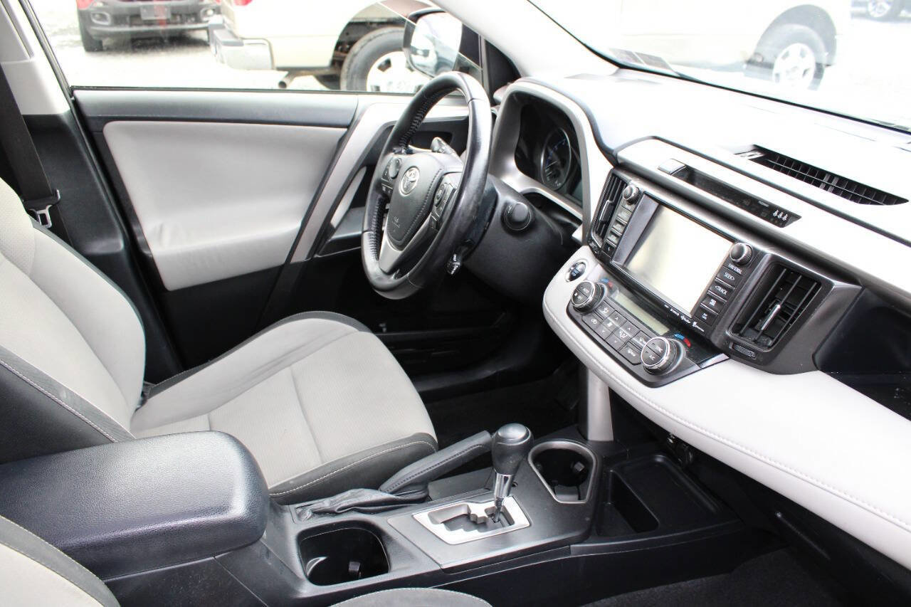 Used 2017 Toyota RAV4 XLE image 12